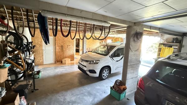 Bellerive-sur-Allier (03700) Nue-propriété Monsieur 75 ans - Dame 76 ans - Superbe maison contemporaine intérieur style chalet