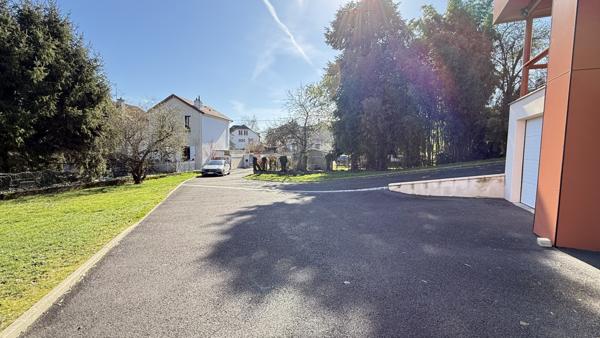 Bellerive-sur-Allier (03700) Nue-propriété Monsieur 75 ans - Dame 76 ans - Superbe maison contemporaine intérieur style chalet