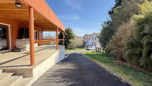 Bellerive-sur-Allier (03700) Nue-propriété Monsieur 75 ans - Dame 76 ans - Superbe maison contemporaine intérieur style chalet