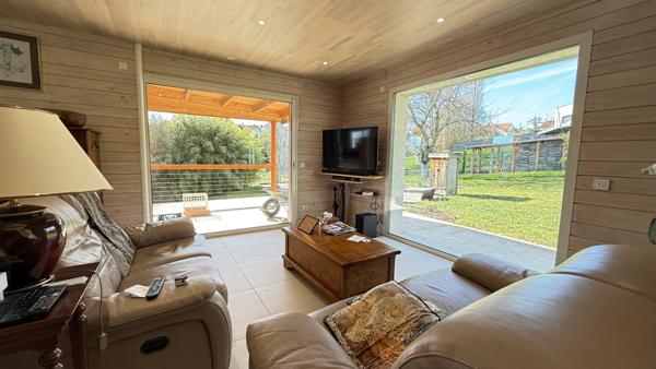 Bellerive-sur-Allier (03700) Nue-propriété Monsieur 75 ans - Dame 76 ans - Superbe maison contemporaine intérieur style chalet