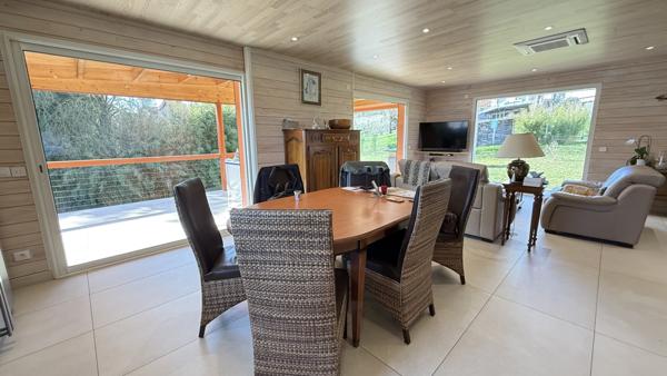 Bellerive-sur-Allier (03700) Nue-propriété Monsieur 75 ans - Dame 76 ans - Superbe maison contemporaine intérieur style chalet