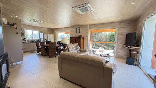 Bellerive-sur-Allier (03700) Nue-propriété Monsieur 75 ans - Dame 76 ans - Superbe maison contemporaine intérieur style chalet