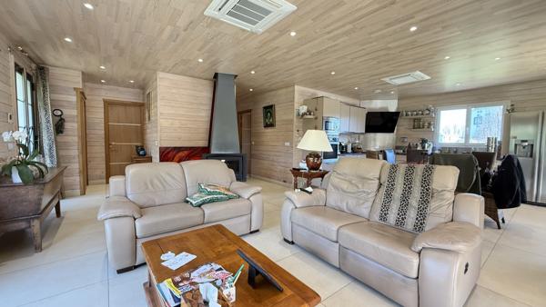 Bellerive-sur-Allier (03700) Nue-propriété Monsieur 75 ans - Dame 76 ans - Superbe maison contemporaine intérieur style chalet