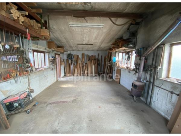 Une maison à réinventer au cœur d’un grand terrain arboré