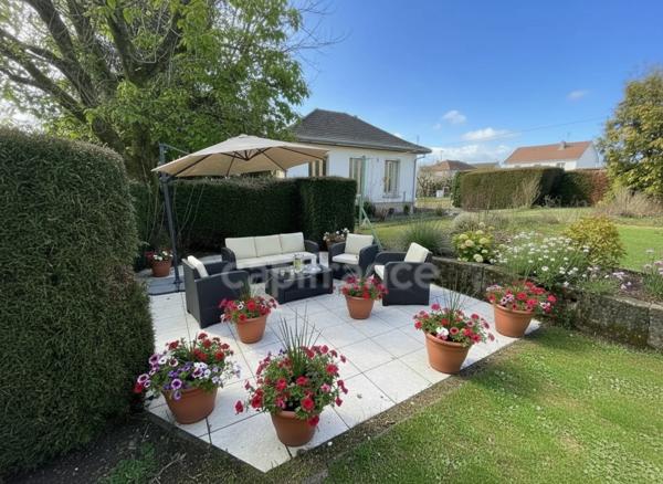 Une maison à réinventer au cœur d’un grand terrain arboré