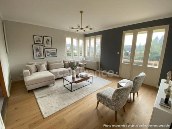 Une maison à réinventer au cœur d’un grand terrain arboré