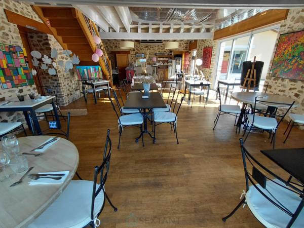 Maison avec activité de restauration gastronomique