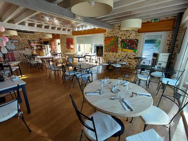 Maison avec activité de restauration gastronomique