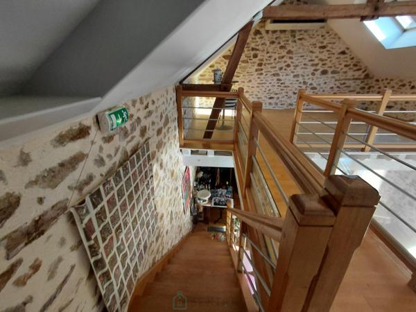 Maison avec activité de restauration gastronomique