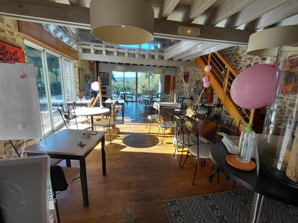 Maison avec activité de restauration gastronomique