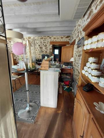 Maison avec activité de restauration gastronomique