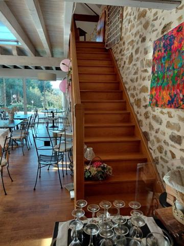 Maison avec activité de restauration gastronomique