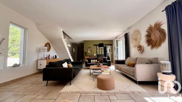 Maison 7 pièces de 220 m² à Aix-en-Provence (13080)