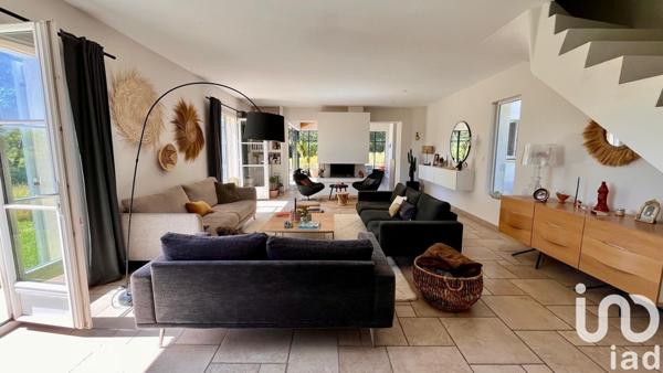 Maison 7 pièces de 220 m² à Aix-en-Provence (13080)