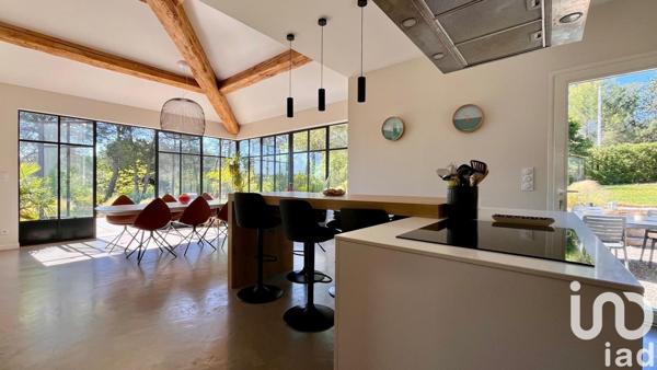 Maison 7 pièces de 220 m² à Aix-en-Provence (13080)