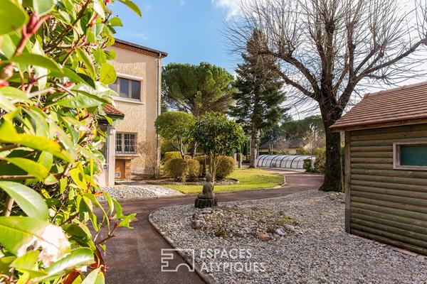 Maison de caractère et dépendances Atypiques dans un parc arboré aux portes de Valence