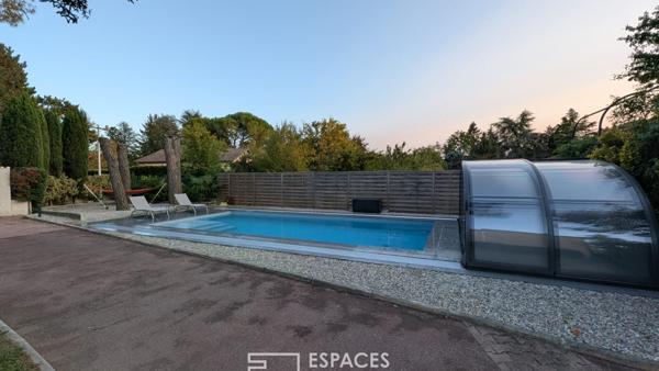 Maison de caractère et dépendances Atypiques dans un parc arboré aux portes de Valence