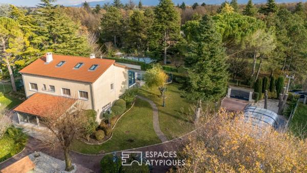 Maison de caractère et dépendances Atypiques dans un parc arboré aux portes de Valence