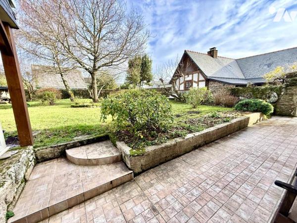 Superbe bâtisse en pierre en bordure de la rivière de PENERF !