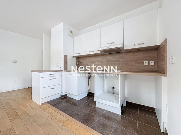 ISSY LES MOULINEAUX - AVENUE BOURGAIN - Appartement 2 pièces de 39.48 m² avec balcon, cave et double parking