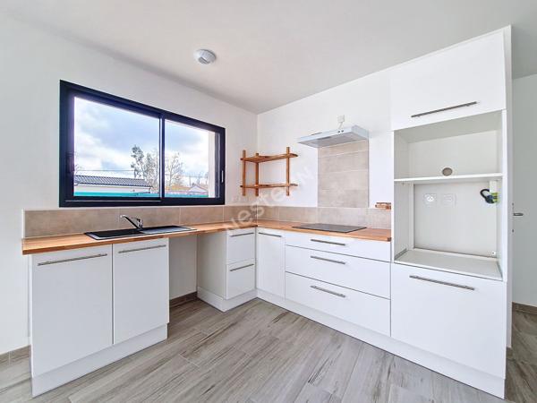 Sur la commune de Vouneuil-sous-Biard A vendre MAISON de PLAIN PIED de 100 m²