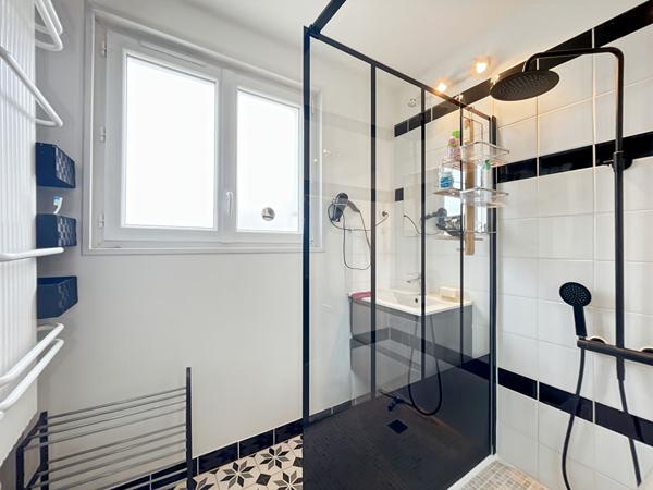 T2 proche mer et forêt