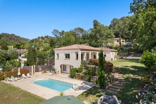 MOUGINS SUPERBE VILLA RECENTE