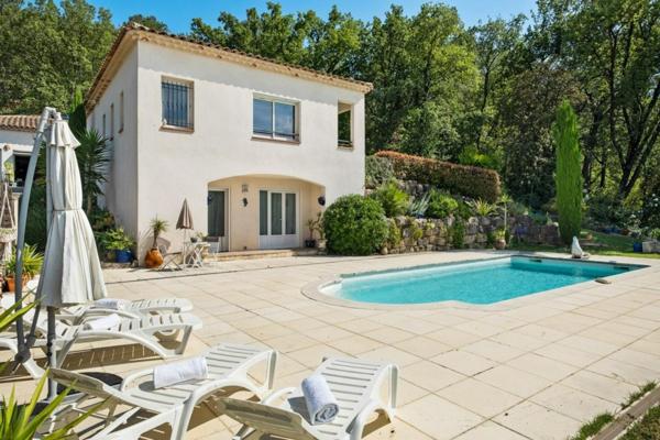 MOUGINS SUPERBE VILLA RECENTE