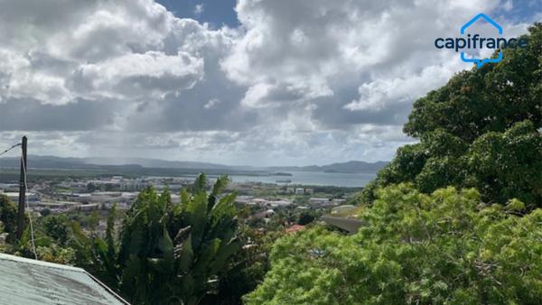 Coup de cœur pour cette villa d'architecte F7 sur les hauteurs de Fort- de-France !
