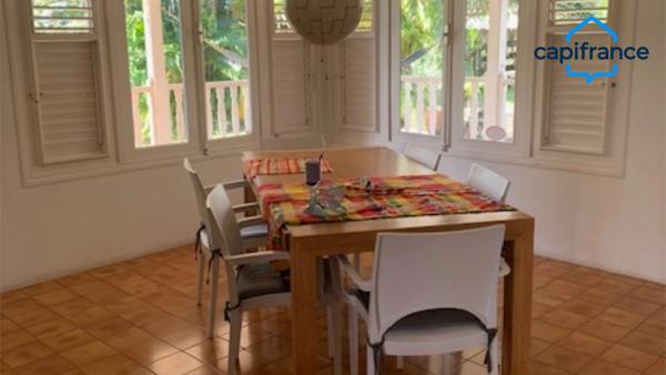 Coup de cœur pour cette villa d'architecte F7 sur les hauteurs de Fort- de-France !