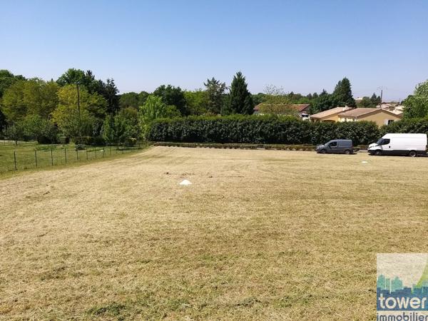 Terrain constructible 1098 m2 proche du bourg de Sers