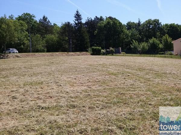 Terrain constructible 1098 m2 proche du bourg de Sers