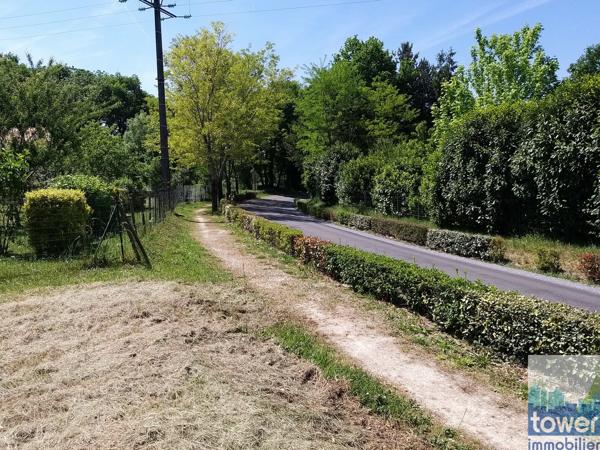 Terrain constructible 1098 m2 proche du bourg de Sers
