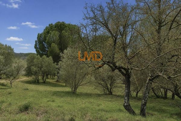 Le Val: terrain constructible de 3600m2 environ