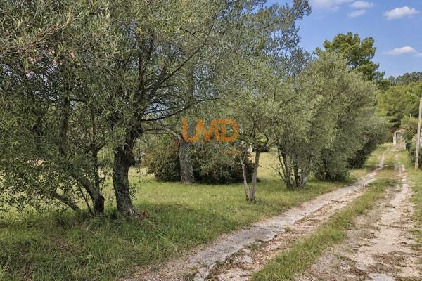 Le Val: terrain constructible de 3600m2 environ