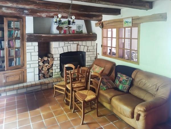 Maison en bord de rivière avec son parc
