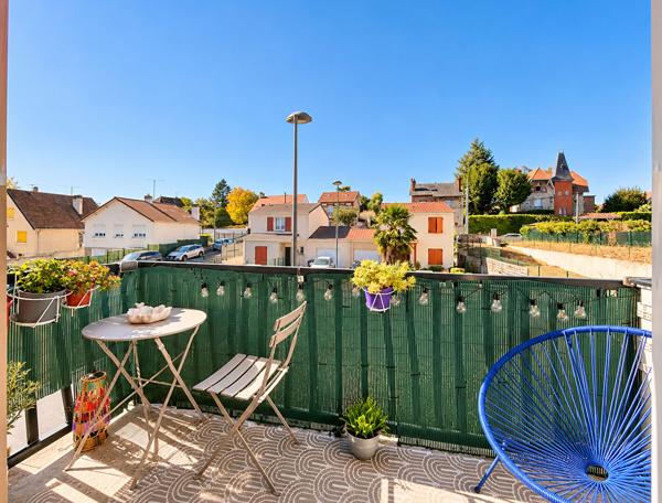Appartement Villenoy proche gare - F2 - balcon et place de stationnement - dernier étage.
