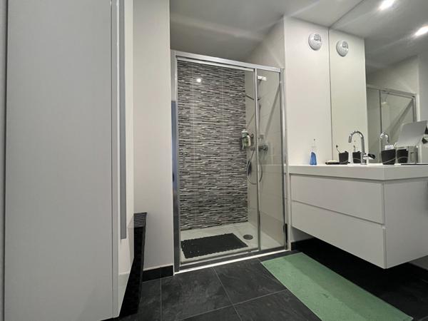 APARTEMENT ARRADON À VENDRE - Appartement contemporain de 3 pièces - Garage et PK - Un véritable bijou !