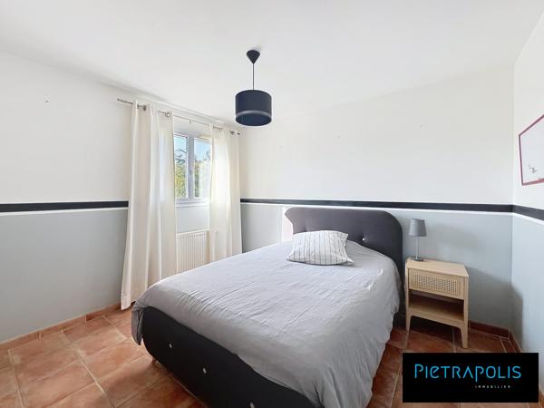 Irigny – Élégante maison de 155 m2 - Garage - Terrain paysager de 1 277 m² avec piscine
