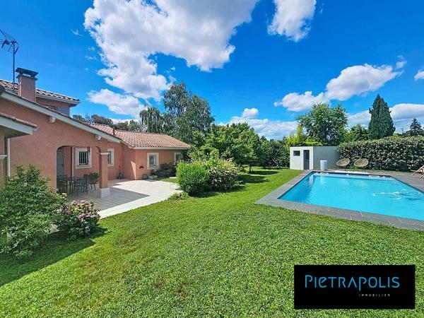 Irigny – Élégante maison de 155 m2 - Garage - Terrain paysager de 1 277 m² avec piscine