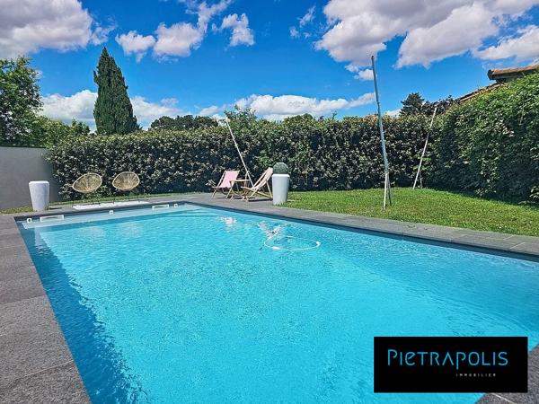 Irigny – Élégante maison de 155 m2 - Garage - Terrain paysager de 1 277 m² avec piscine