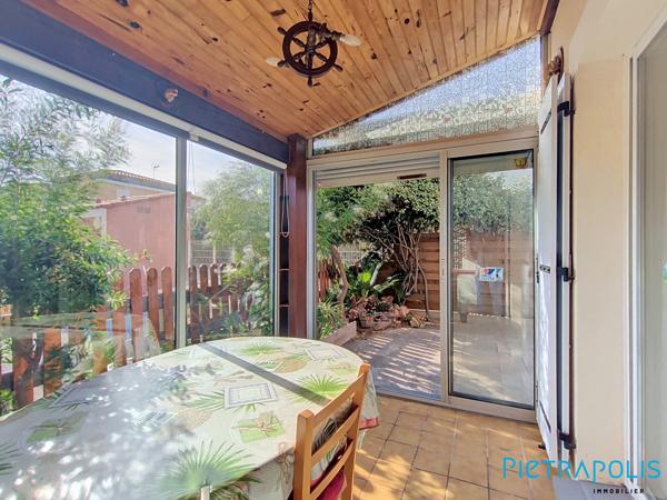 FRONTIGNAN PLAGE: Maison mitoyenne T3 en R+1, Véranda, Jardin, Stationnement