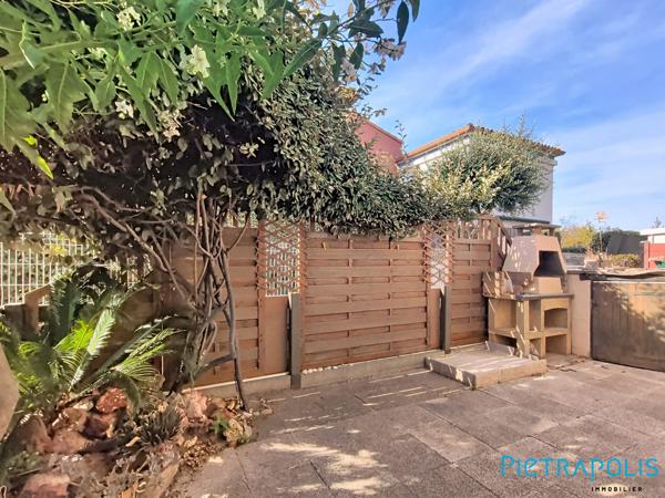 FRONTIGNAN PLAGE: Maison mitoyenne T3 en R+1, Véranda, Jardin, Stationnement