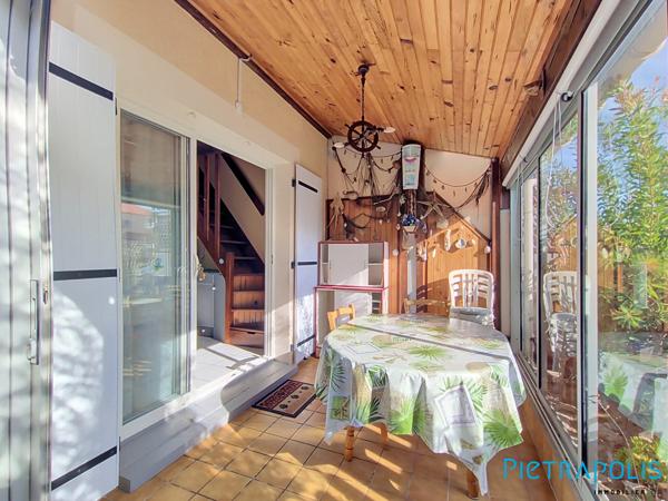 FRONTIGNAN PLAGE: Maison mitoyenne T3 en R+1, Véranda, Jardin, Stationnement