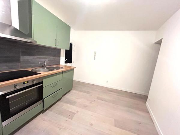 Location                                                      Appartement
                        
                     2 pièces                      31 m2                     à Saint-Quentin
