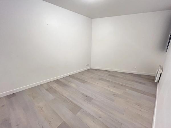 Location                                                      Appartement
                        
                     2 pièces                      31 m2                     à Saint-Quentin