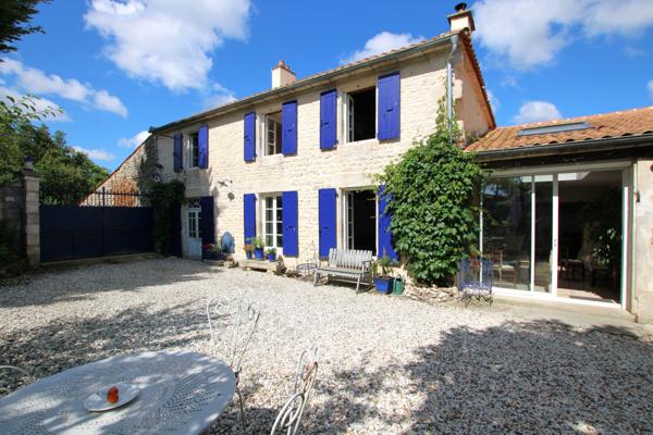 Maison en pierre avec piscine - Calme, charme et authenticité !