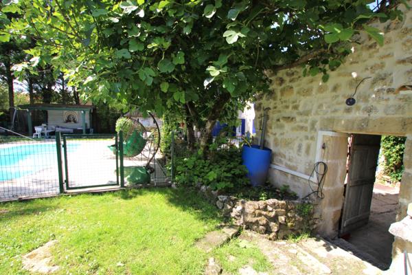 Maison en pierre avec piscine - Calme, charme et authenticité !
