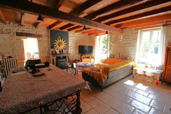 Maison en pierre avec piscine - Calme, charme et authenticité !