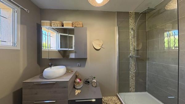 Villa indépendante 4 chambres ,1 bureau 900 m2 de terrain